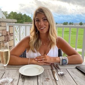 Meet your Posher, Alexis